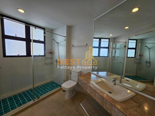 3 Bedrooms Condo in Royal Cliff Pratumnak C011343