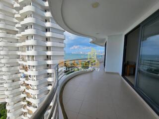 3 Bedrooms Condo in Royal Cliff Pratumnak C011343