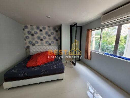 2 Bedrooms Condo in Golden Pattaya Condominium Na Kluea C011342