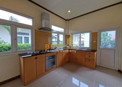 3 Bedrooms Villa / Single House in Amorn Village East Pattaya H011326