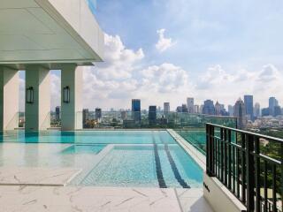 Muniq Langsuan Condo Bangkok