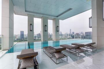 Muniq Langsuan Condo Bangkok