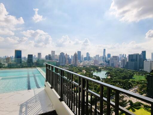 Muniq Langsuan Condo Bangkok