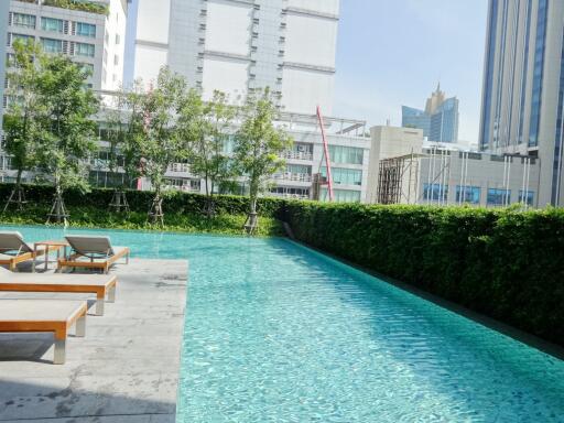 HYDE SUKHUMVIT UNIQUE BIG TERRACE CONDO