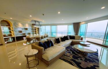 Resort Penthouse on the curve of the River