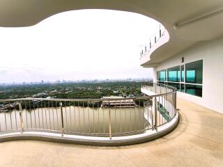 Resort Penthouse on the curve of the River