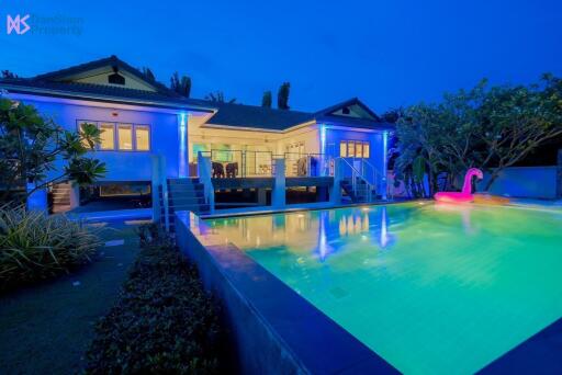 Luxury Villa in Hua Hin near Black Mountain Golf Resort