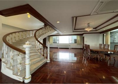 Duplex 5 bedrooms for rent in Promphong