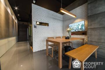 Commercial for Rent in Khlong Tan Nuea