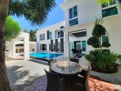 Pool Villa Pattaya house for sale, fully decorated, Palm Oasis Villa Jomtien