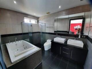 Pool Villa Pattaya house for sale, fully decorated, Palm Oasis Villa Jomtien