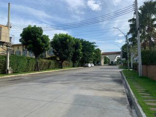 2-story semi-detached house, Golden Neo On Nut-Pattanakarn project.