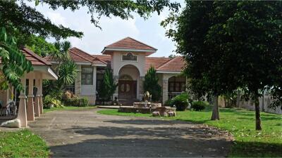 Single-storey detached house