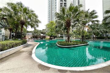 An affordable investment with guaranteed returns in prime location and open views only 7 minutes walk from MRT Rama 9.