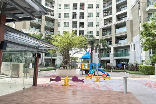 An affordable investment with guaranteed returns in prime location and open views only 7 minutes walk from MRT Rama 9.