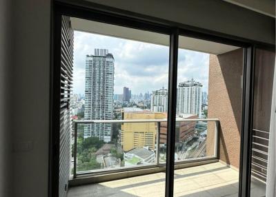 The Lofts Ekkamai 1-Bedroom +Home Office 2-Bathroom Fully-Furnished Condo for Rent