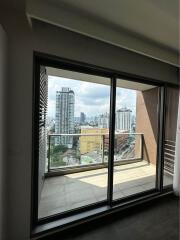 The Lofts Ekkamai 1-Bedroom +Home Office 2-Bathroom Fully-Furnished Condo for Rent