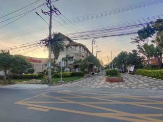 3-story townhouse, Nonsi Place Village.