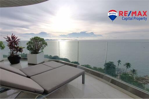 Luxurious 3Bedroom Condo in The Cove with Sea View