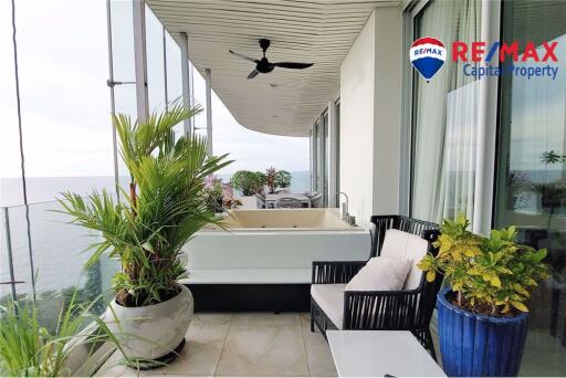 Luxurious 3Bedroom Condo in The Cove with Sea View