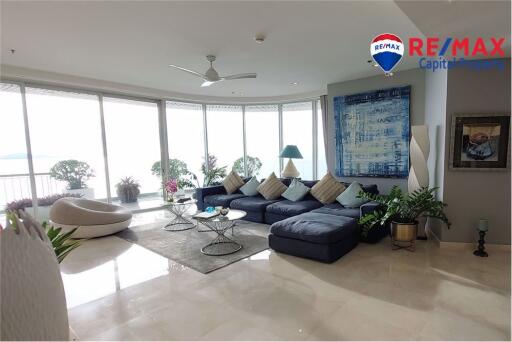 Luxurious 3Bedroom Condo in The Cove with Sea View