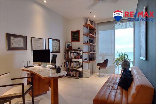 Luxurious 3Bedroom Condo in The Cove with Sea View