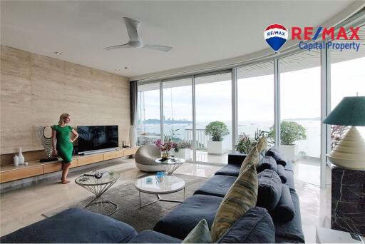 Luxurious 3Bedroom Condo in The Cove with Sea View