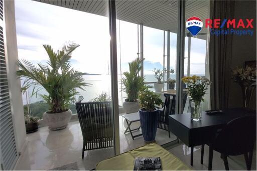 Luxurious 3Bedroom Condo in The Cove with Sea View