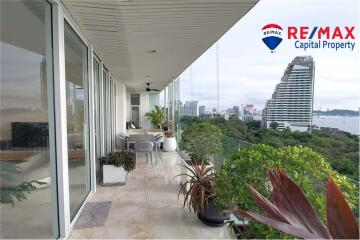 Luxurious 3Bedroom Condo in The Cove with Sea View