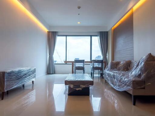 The Royal Maneeya 2 bedroom condo for sale and rent