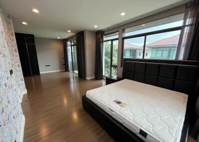 Setthasiri Krungthep Kreetha 3 bedroom house for rent