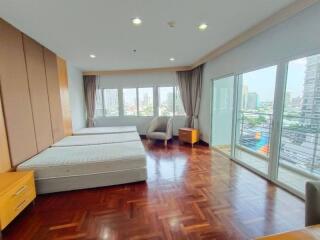 The Grand Sethiwan 3 bedroom condo for rent