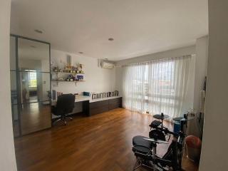 The Peak Sukhumvit 15 Three bedroom condo for sale and rent