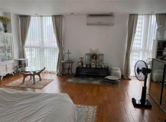 The Peak Sukhumvit 15 Three bedroom condo for sale and rent