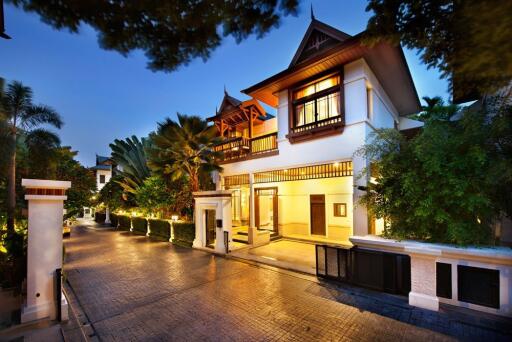 L&H Villa Sathorn 4 bedroom house for rent