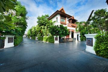 L&H Villa Sathorn 4 bedroom house for rent