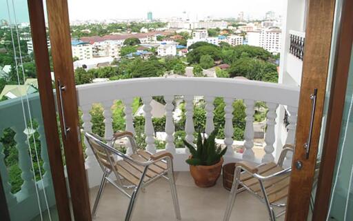 Royal Castle Pattanakarn 3 bedroom condo for sale