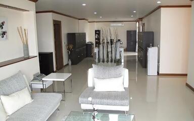 Royal Castle Pattanakarn 3 bedroom condo for sale