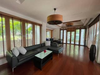 Luxury 5 bedroom pool villa in Pattaya for sale