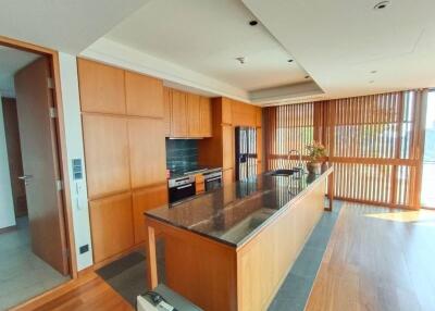 Hansar Rajdamri 2 bedroom penthouse for rent