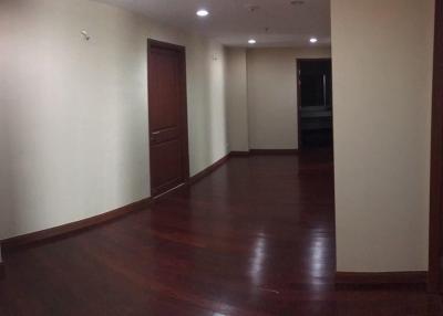 Baan Rajprasong 4 bedroom penthouse for sale and rent