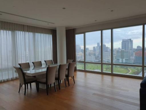 185 Rajdamri 3 bedroom condo for rent