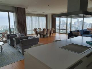 185 Rajdamri 3 bedroom condo for rent