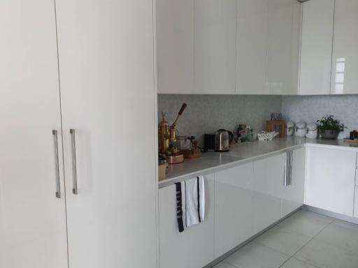 185 Rajdamri 3 bedroom condo for rent