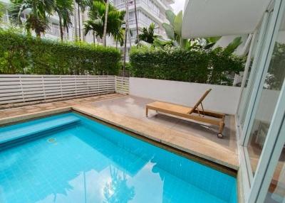 Ekamai Gardens 4 bedroom apartment with pool for rent