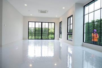 Nantawan Rama 9 New Krungthepkretha 4 bedroom house for rent