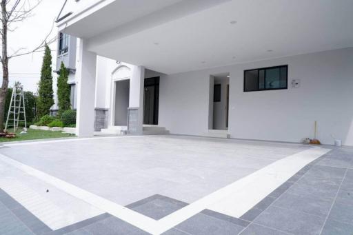 Nantawan Rama 9 New Krungthepkretha 4 bedroom house for rent