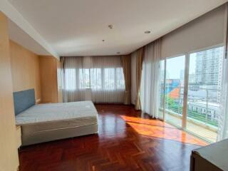 The Grand Sethiwan 2 bedroom apartment for rent