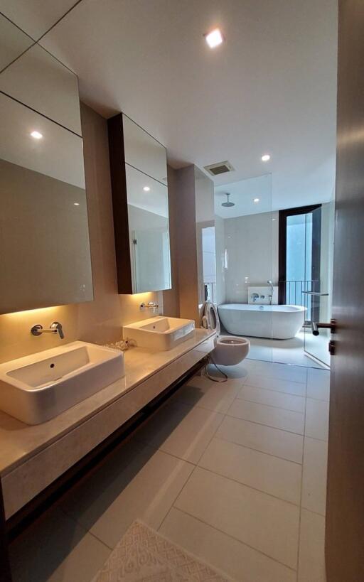 Baan Lux Sathorn 3 bedroom house with pool for rent