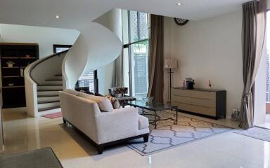 Baan Lux Sathorn 3 bedroom house with pool for rent